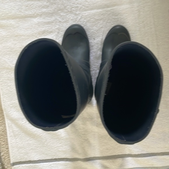 Tall navy Hunter rain boots - Picture 4 of 5